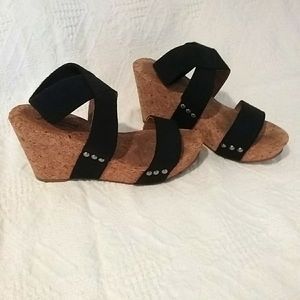 Cork wedge elastic strap sandal, black size 7.5